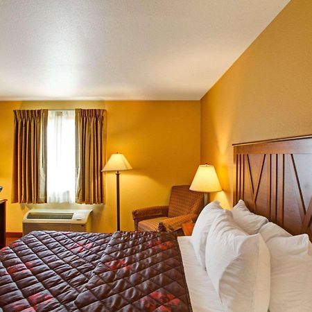 Rodeway Inn & Suites Phillipsburg Bagian luar foto