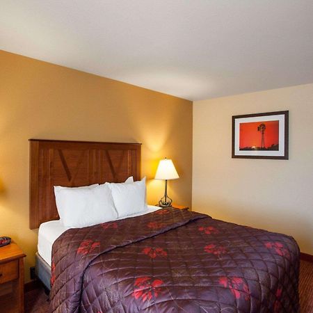 Rodeway Inn & Suites Phillipsburg Bagian luar foto