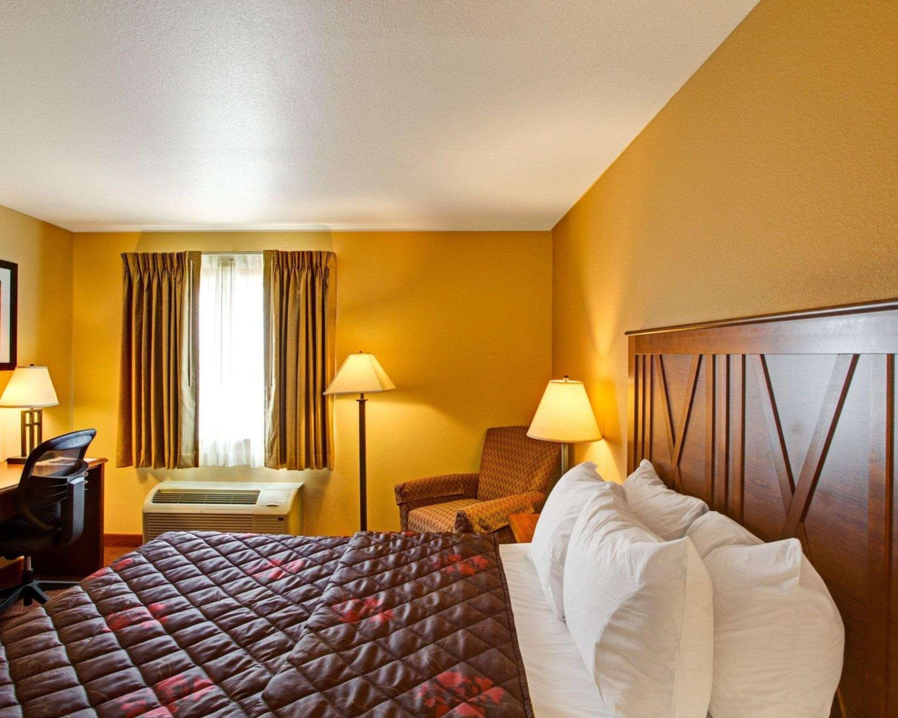 Rodeway Inn & Suites Phillipsburg Bagian luar foto