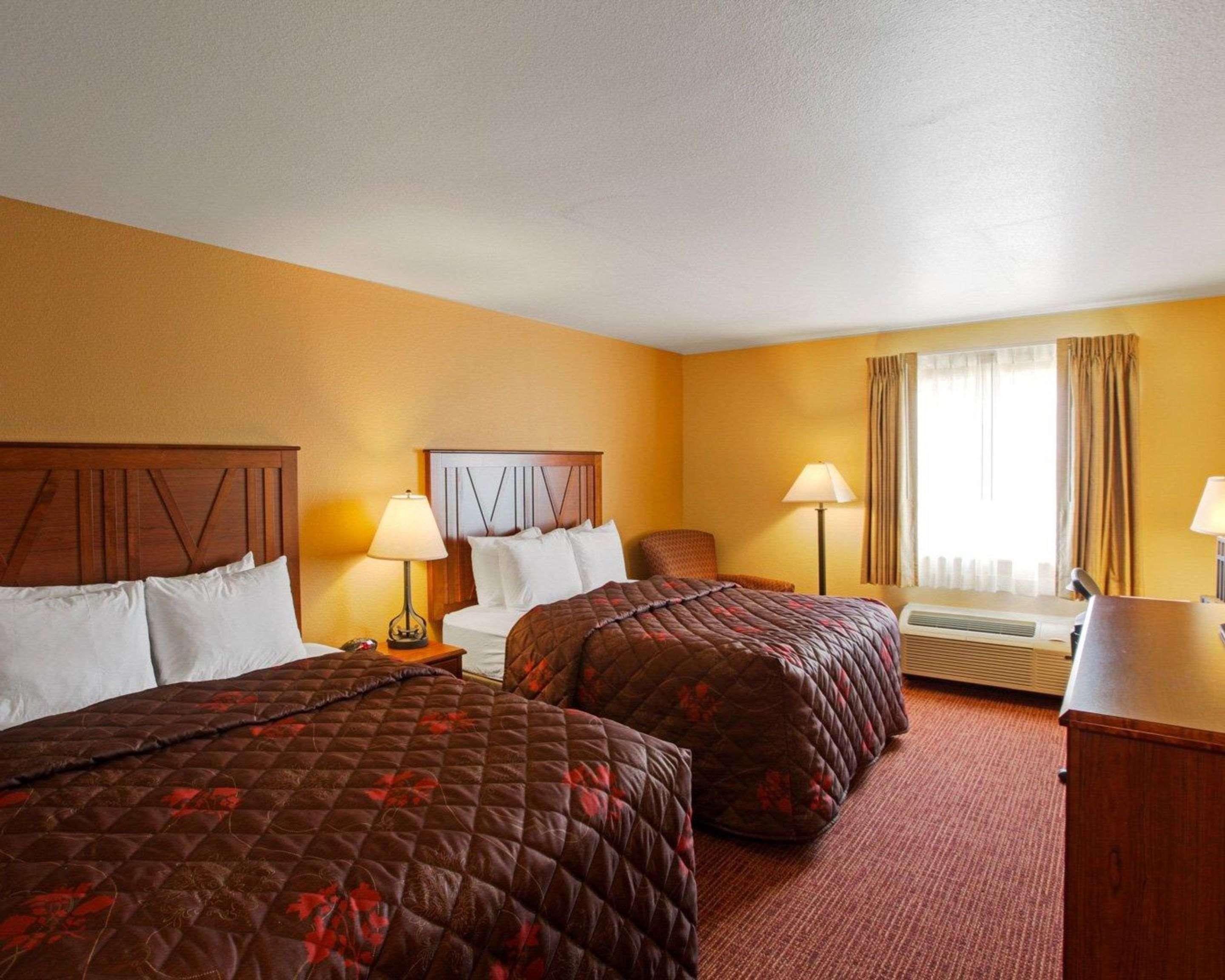 Rodeway Inn & Suites Phillipsburg Bagian luar foto