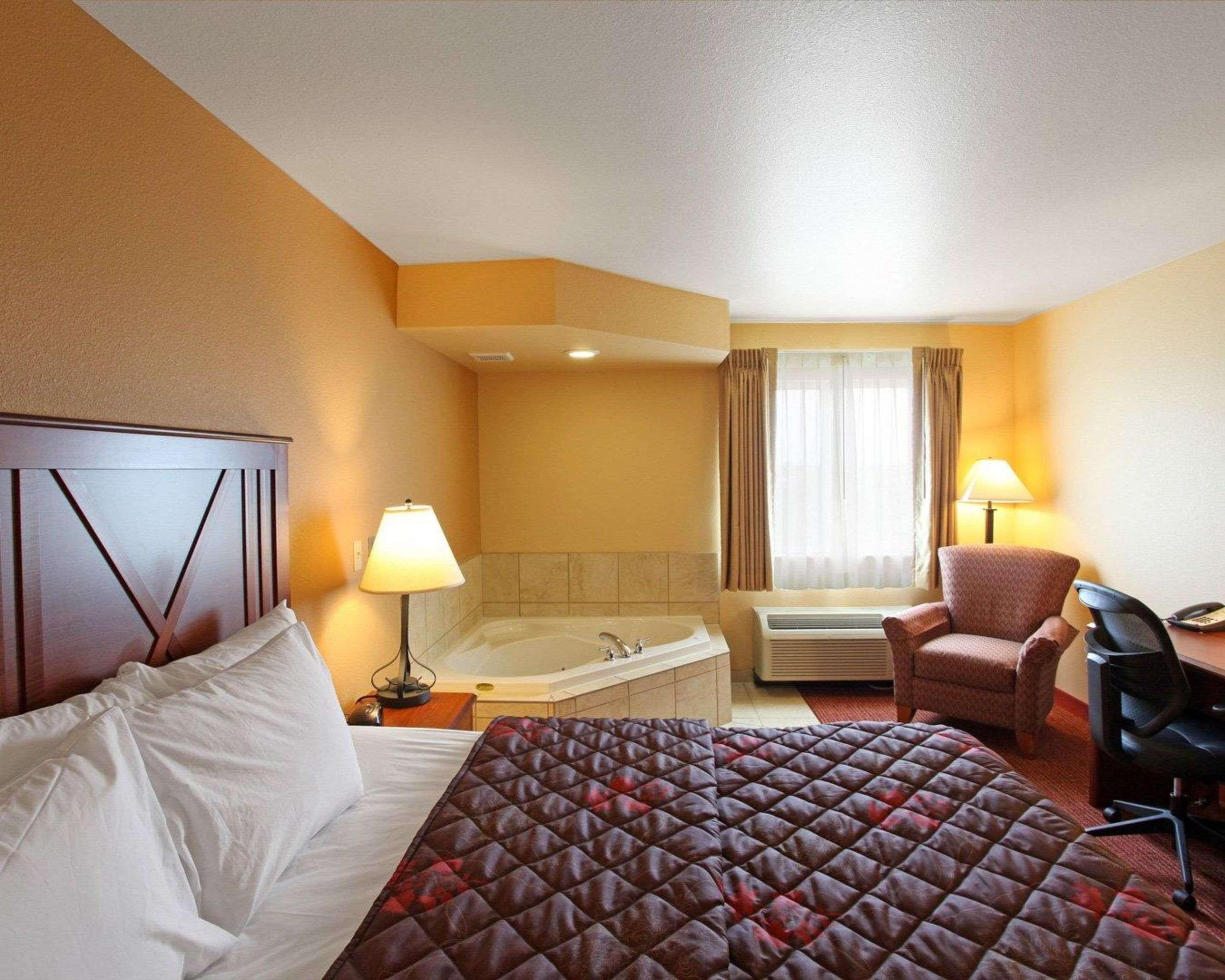 Rodeway Inn & Suites Phillipsburg Bagian luar foto