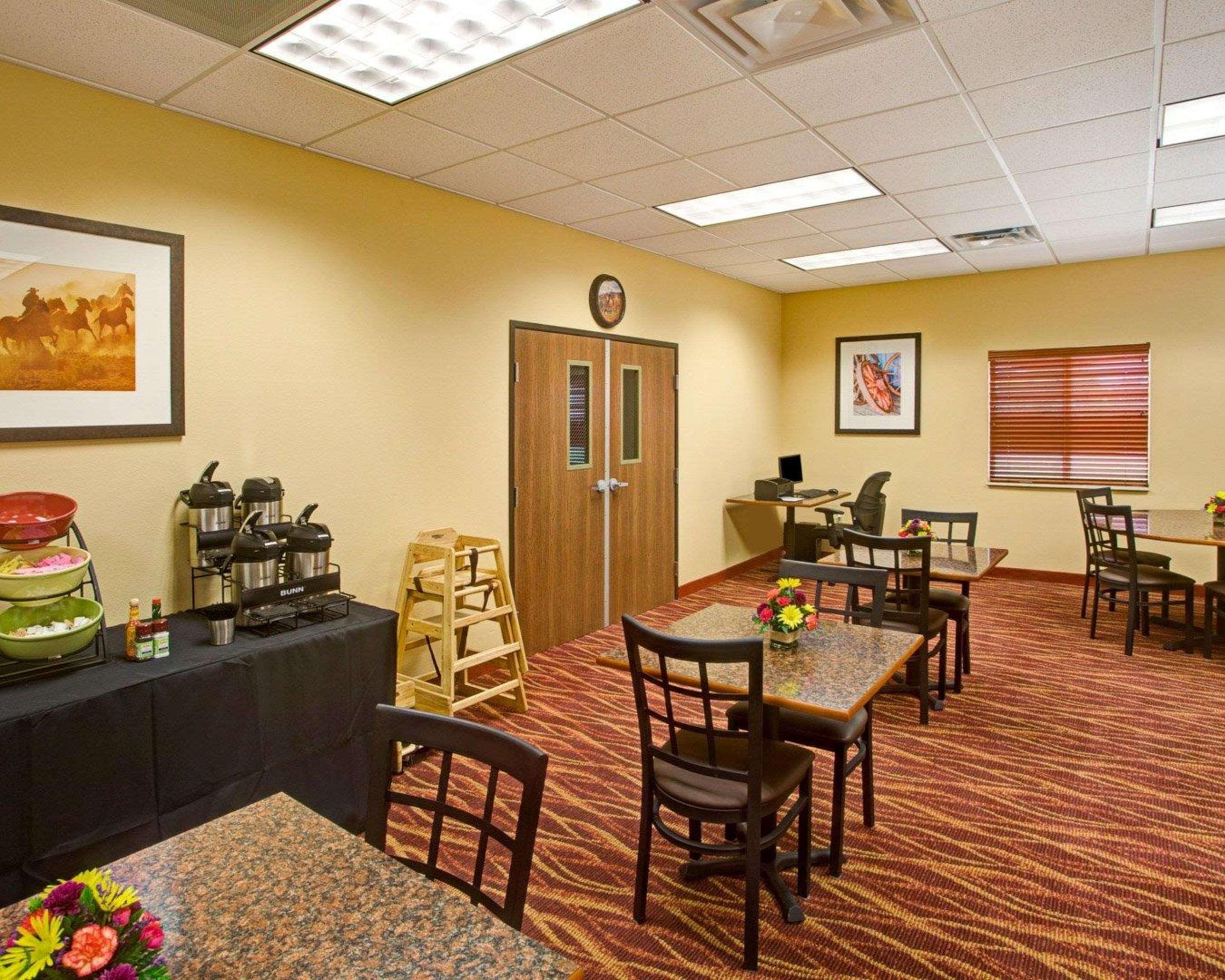 Rodeway Inn & Suites Phillipsburg Bagian luar foto
