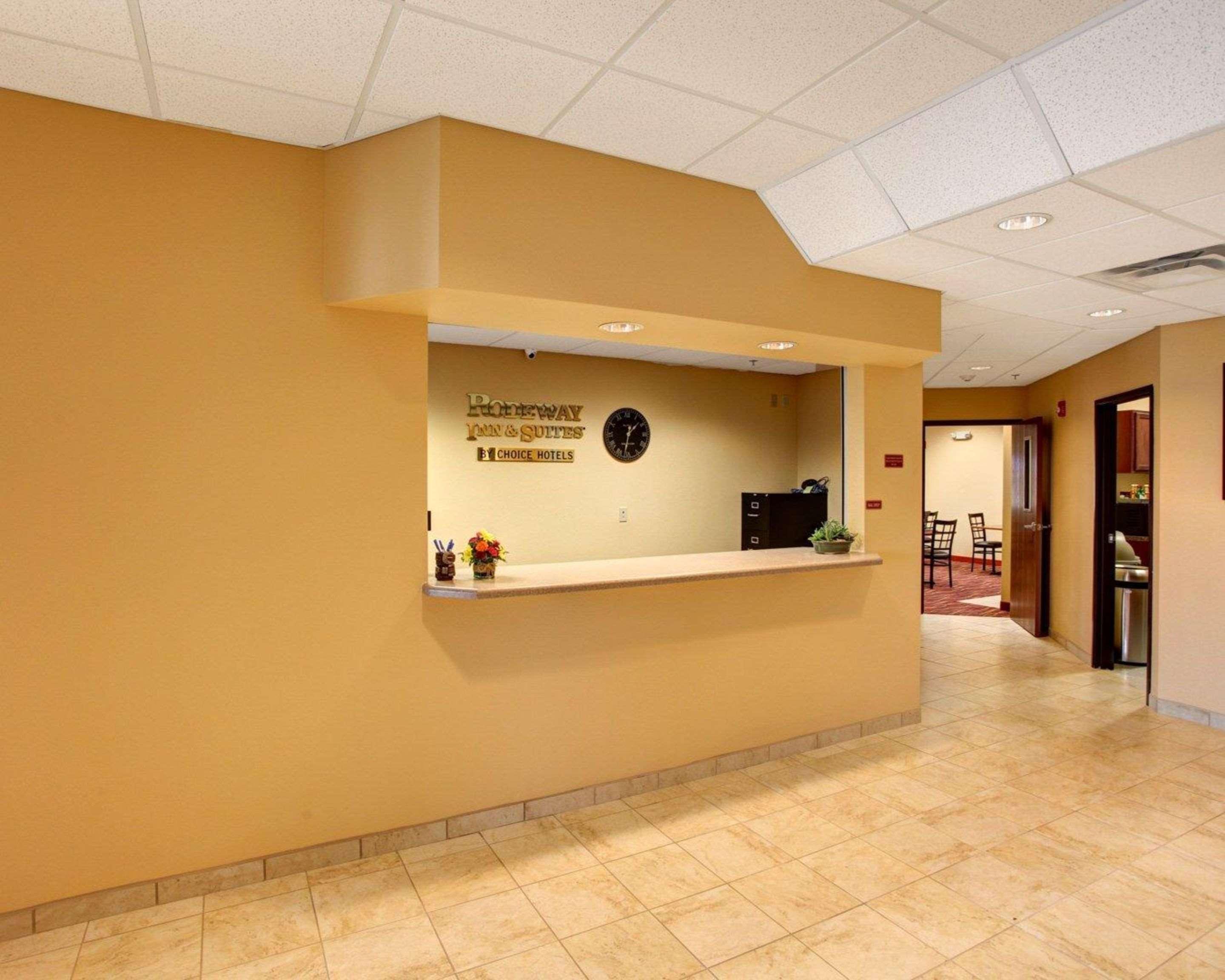 Rodeway Inn & Suites Phillipsburg Bagian luar foto