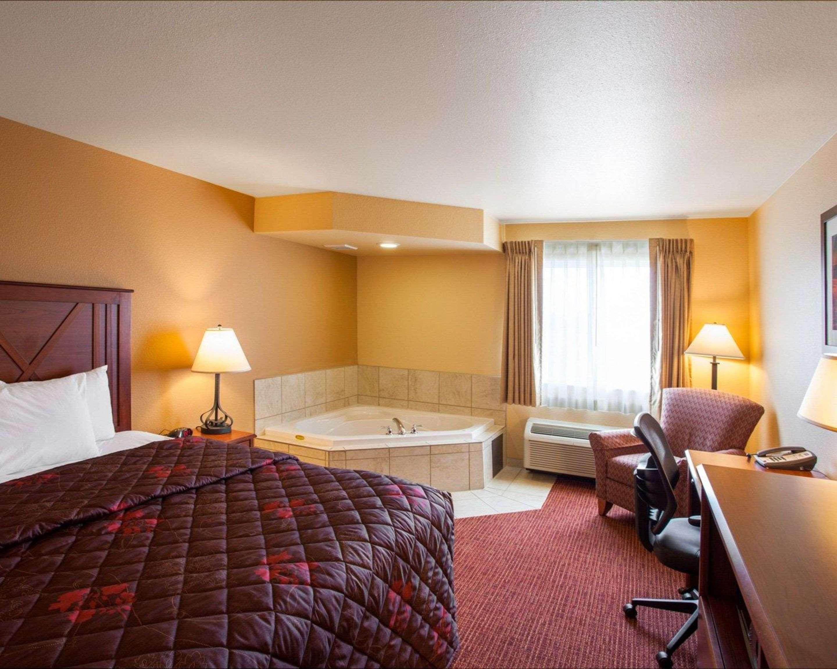 Rodeway Inn & Suites Phillipsburg Bagian luar foto