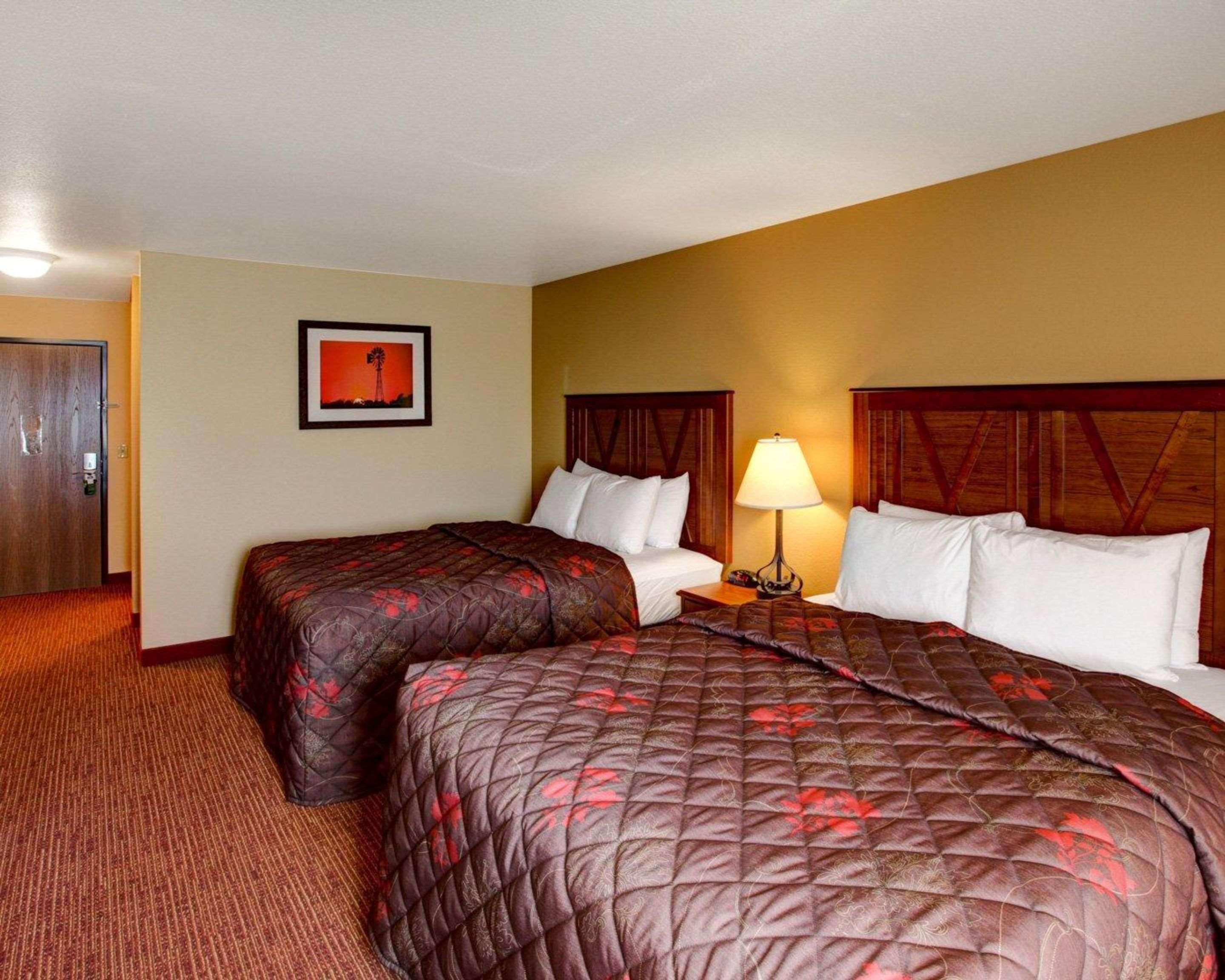 Rodeway Inn & Suites Phillipsburg Bagian luar foto