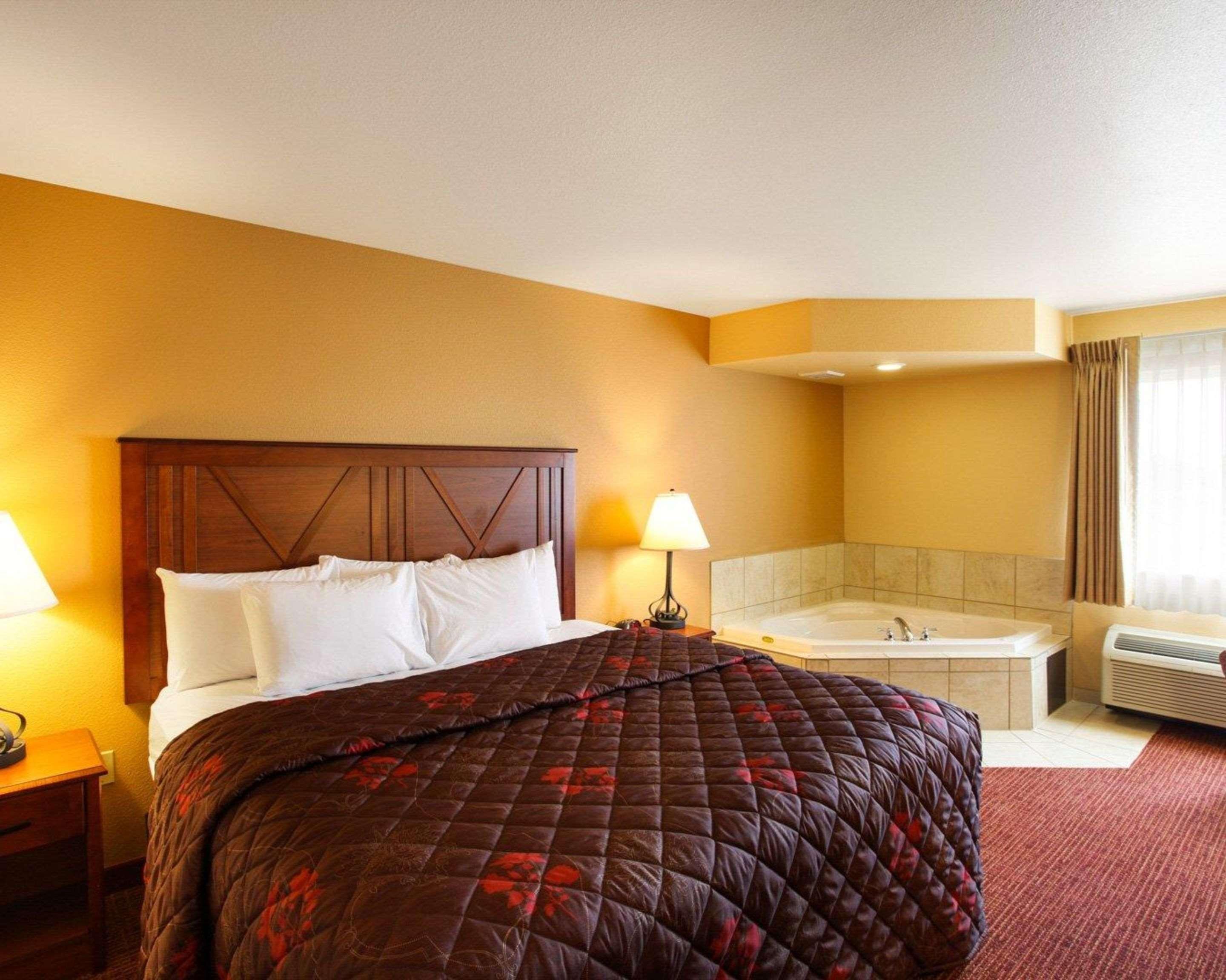 Rodeway Inn & Suites Phillipsburg Bagian luar foto