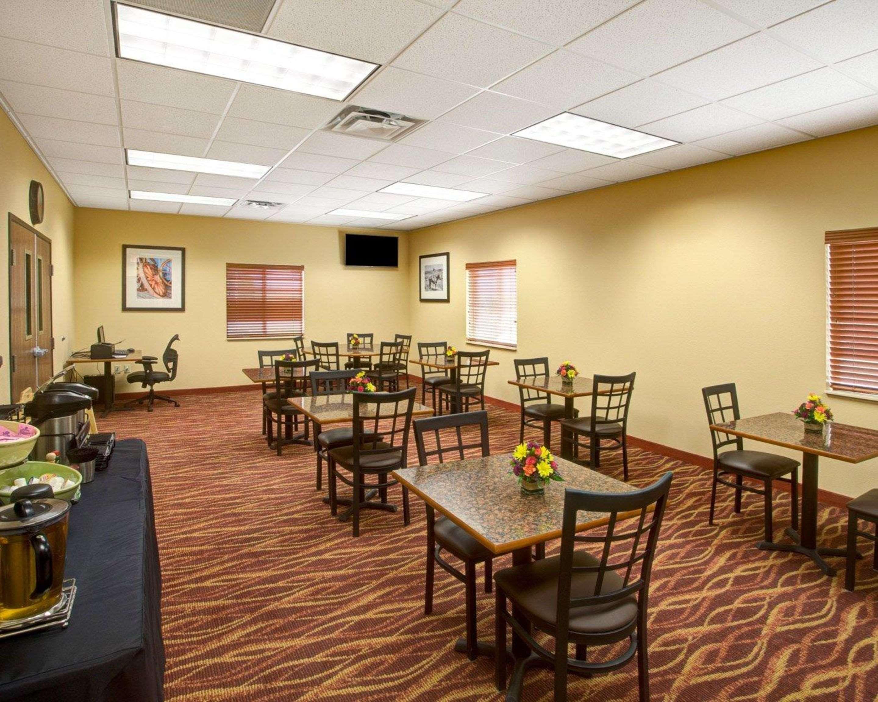 Rodeway Inn & Suites Phillipsburg Bagian luar foto