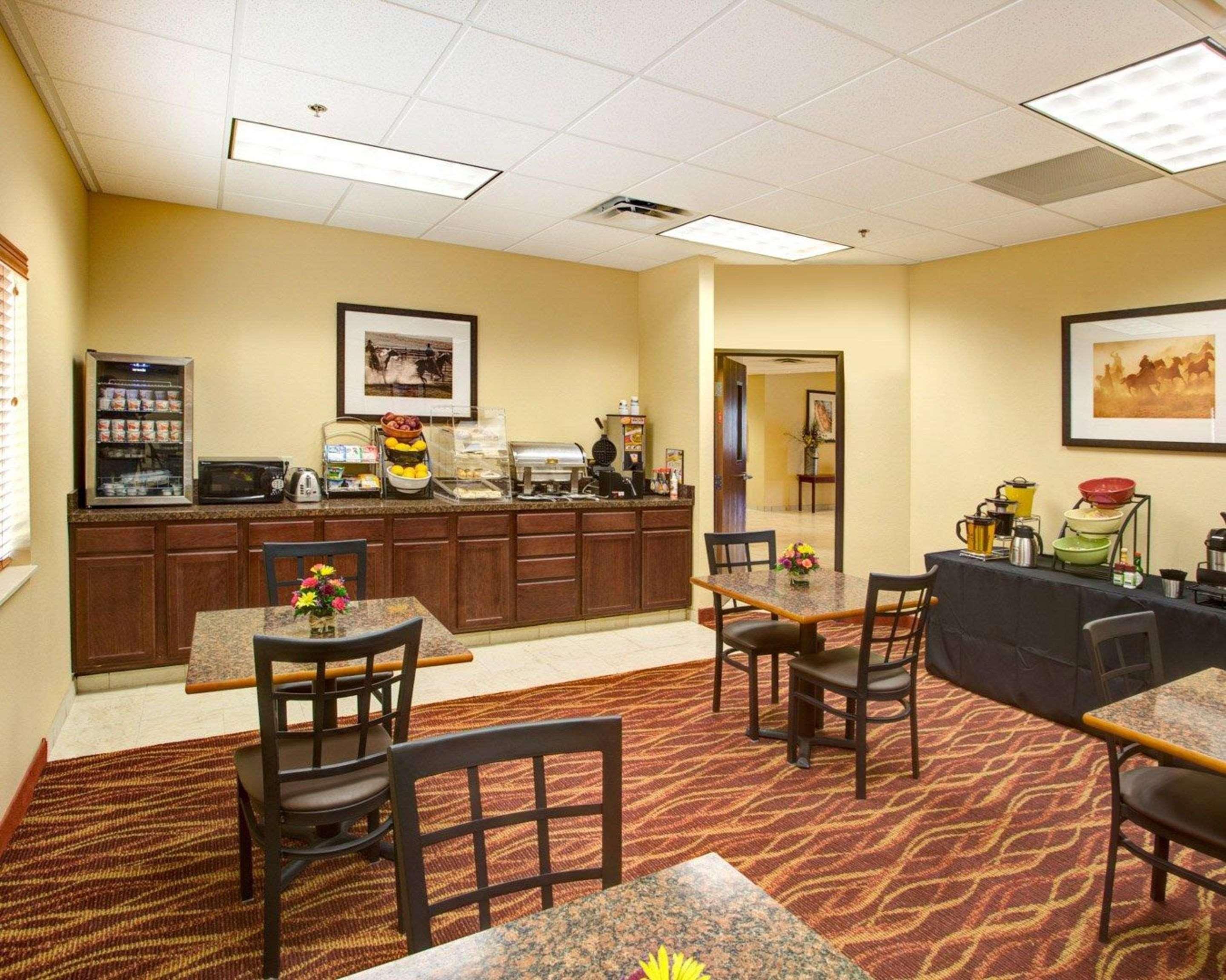 Rodeway Inn & Suites Phillipsburg Bagian luar foto