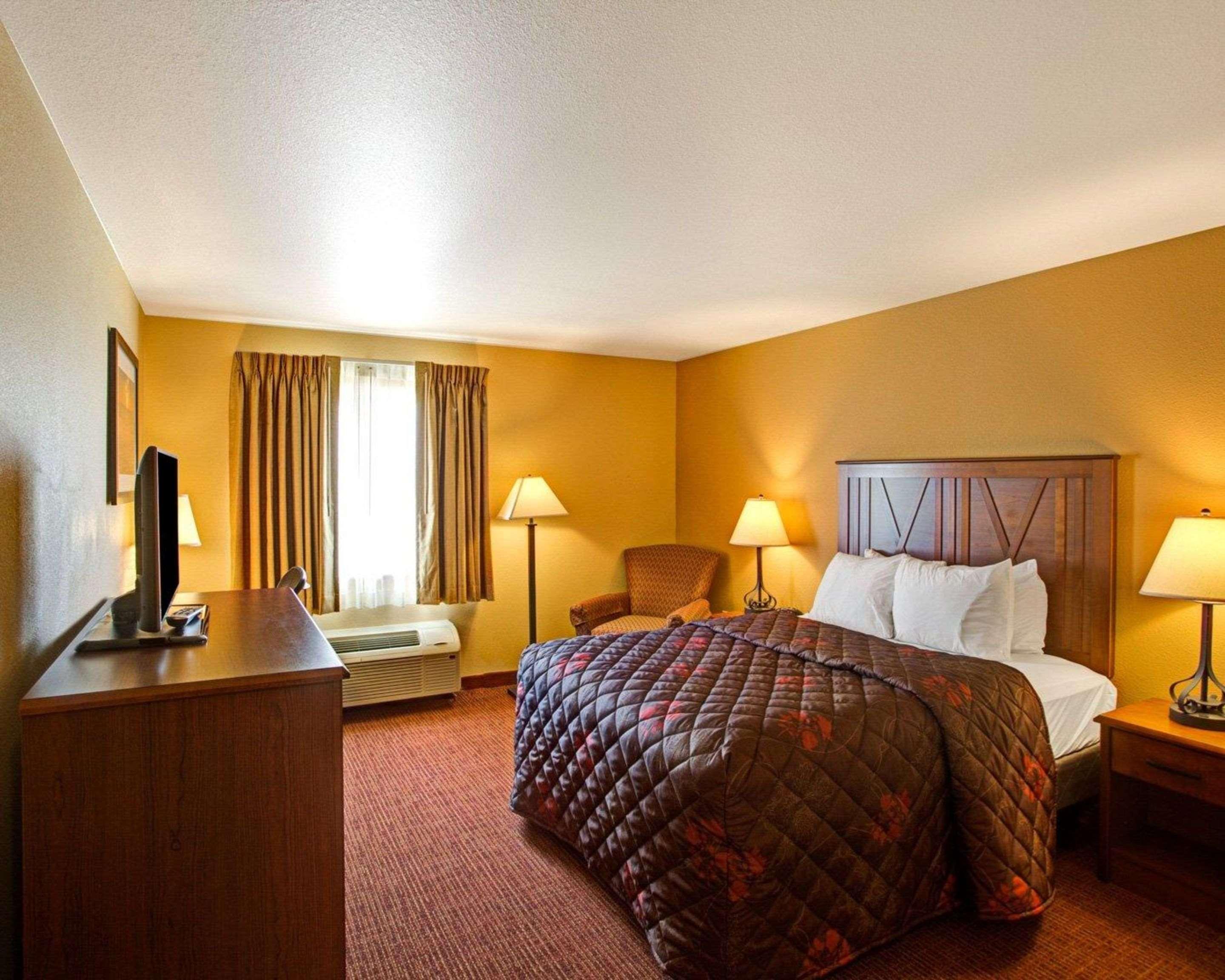 Rodeway Inn & Suites Phillipsburg Bagian luar foto