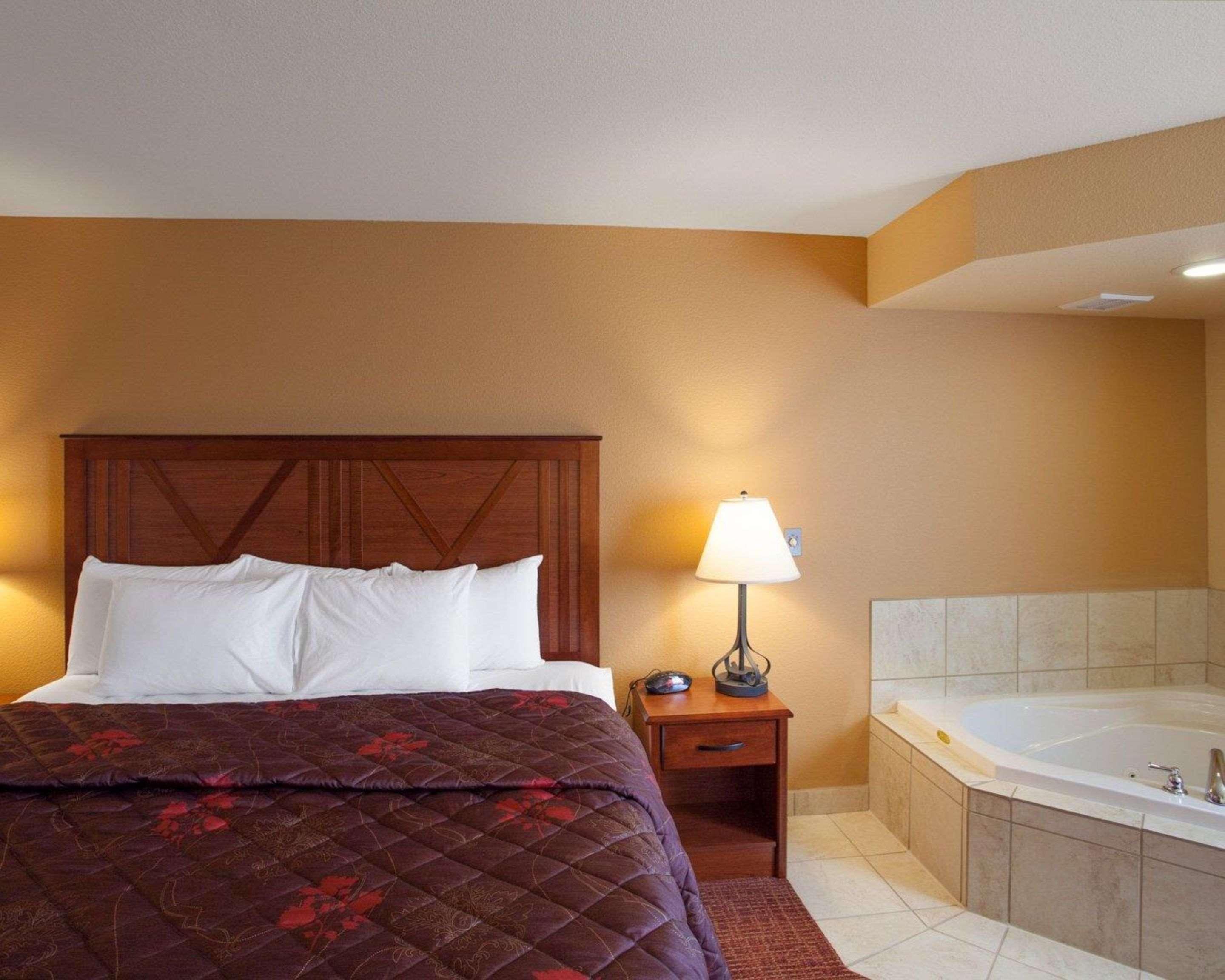 Rodeway Inn & Suites Phillipsburg Bagian luar foto