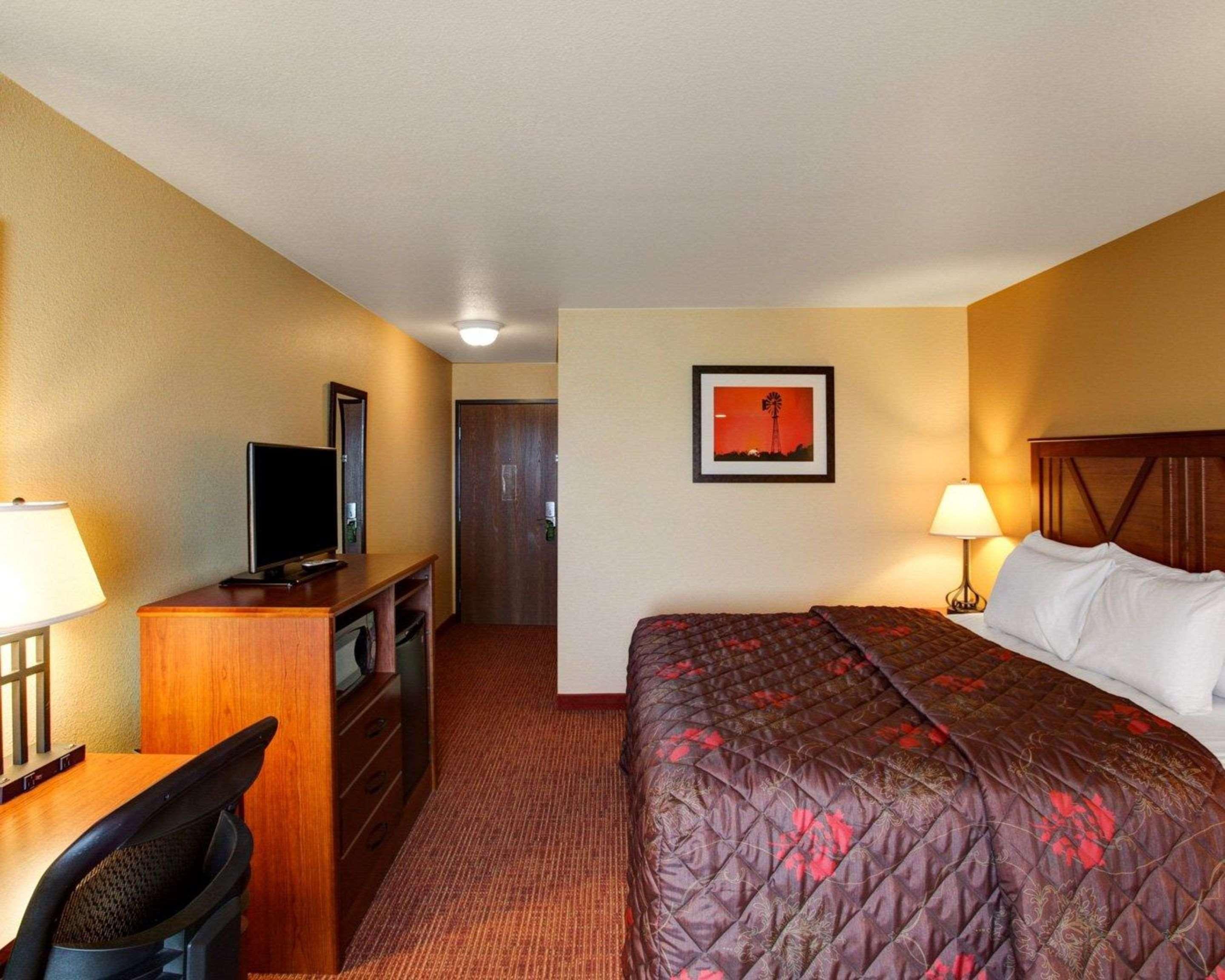 Rodeway Inn & Suites Phillipsburg Bagian luar foto